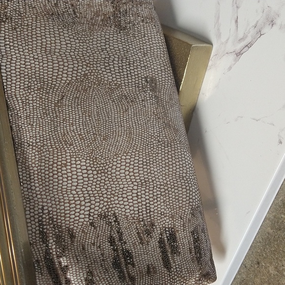 Hobo Lauren Clutch - Picture 8 of 15